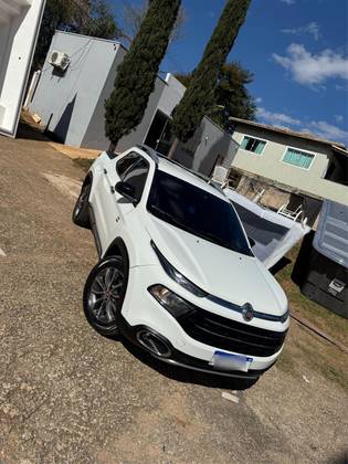 FIAT TORO 2.0 16V TURBO DIESEL VOLCANO 4WD AT9 FIAT TORO 2.0 16V TURBO DIESEL VOLCANO 4WD AT9